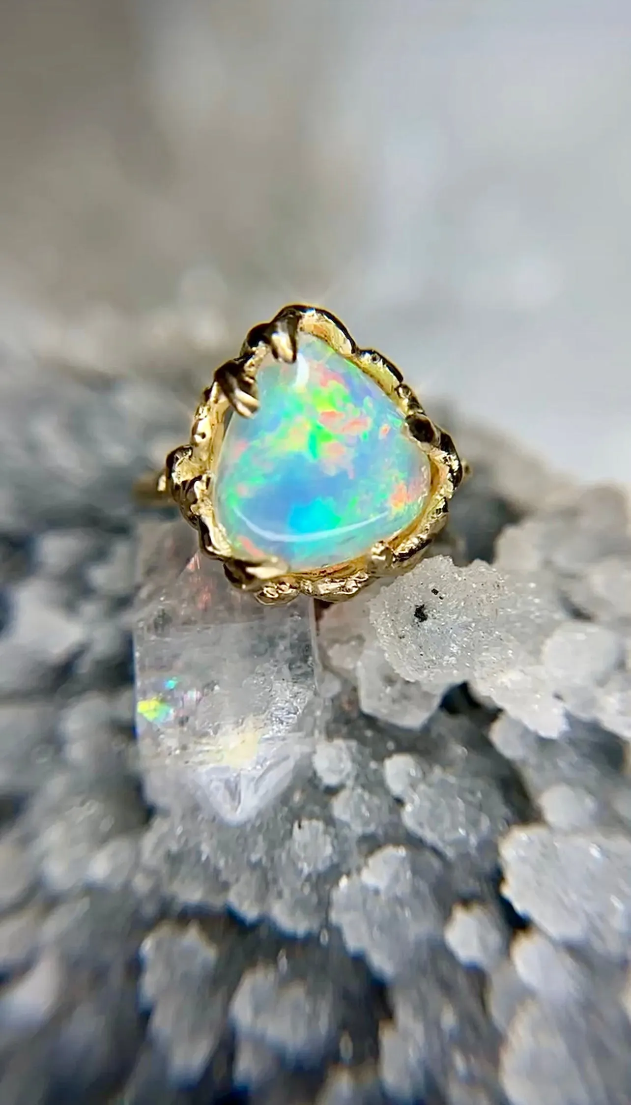 Aurora OPAL 10kt yellow gold ring