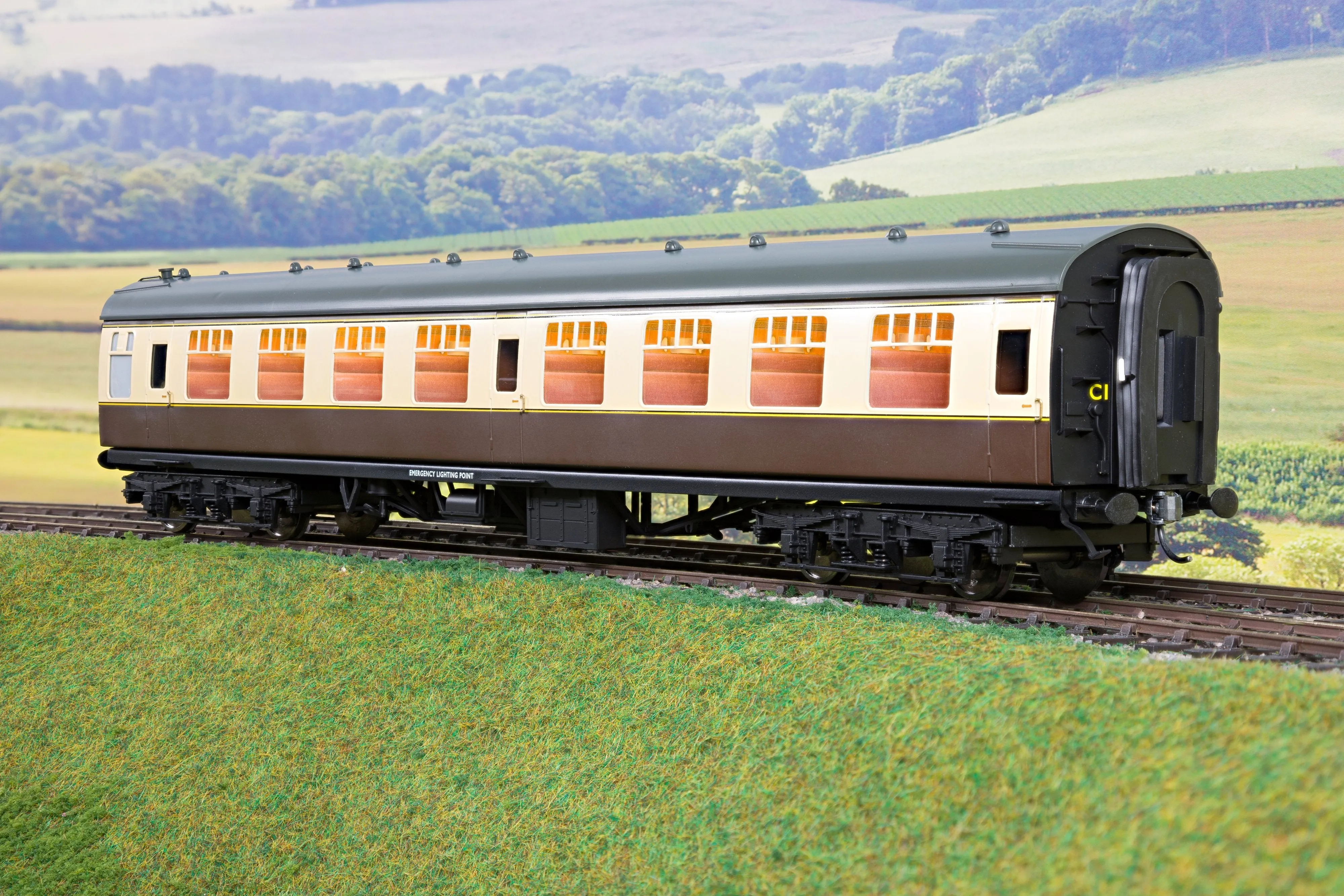 Darstaed D21-2-02 Finescale O Gauge BR Mk1 SK (Second Class Corridor), Choc & Cream