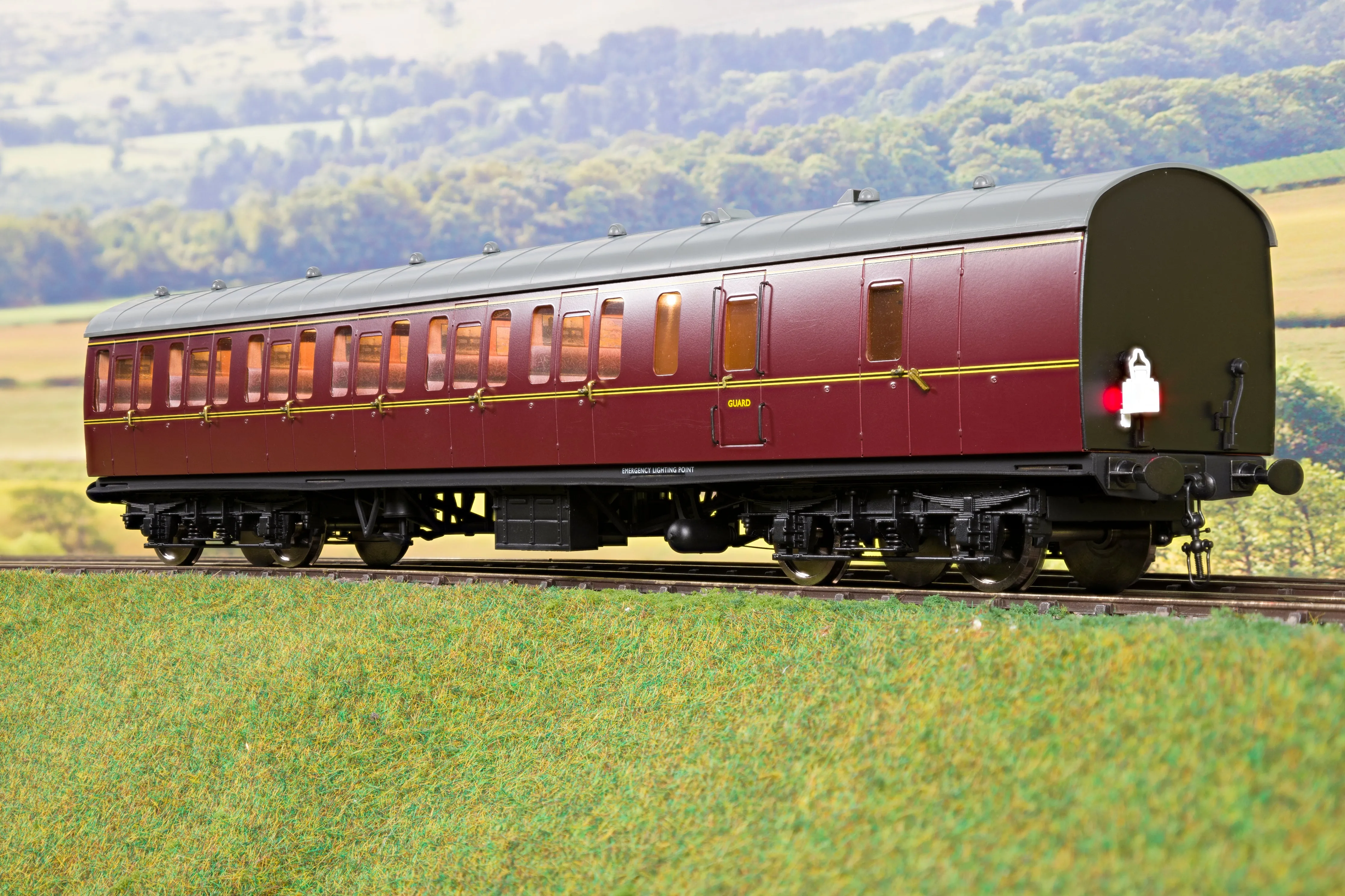 Darstaed D23-1-1 7mm Finescale O Gauge BR 57' Mk1 Suburban Brake Second (BS) Coach, BR Lined Maroon