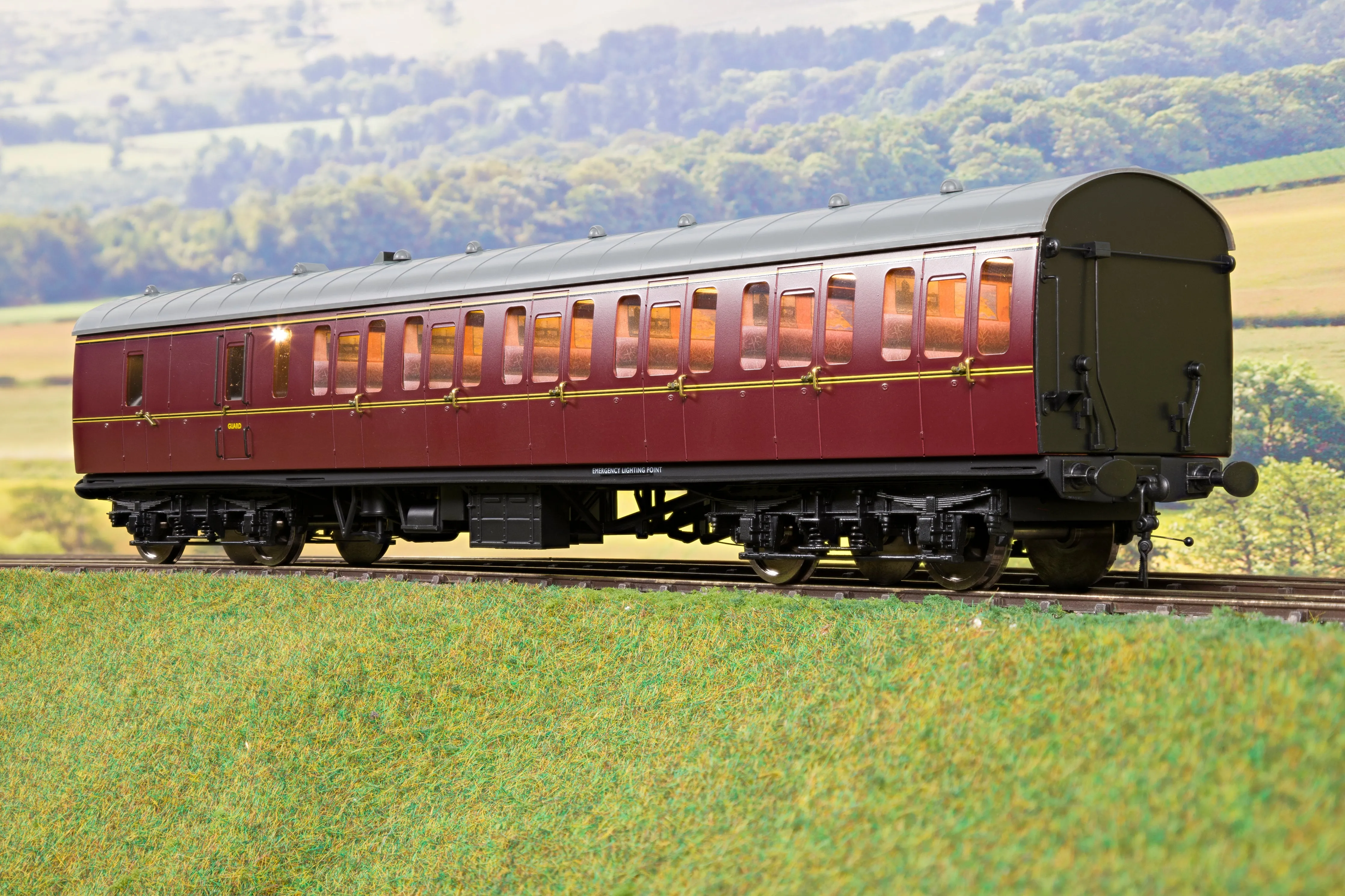 Darstaed D23-1-1 7mm Finescale O Gauge BR 57' Mk1 Suburban Brake Second (BS) Coach, BR Lined Maroon