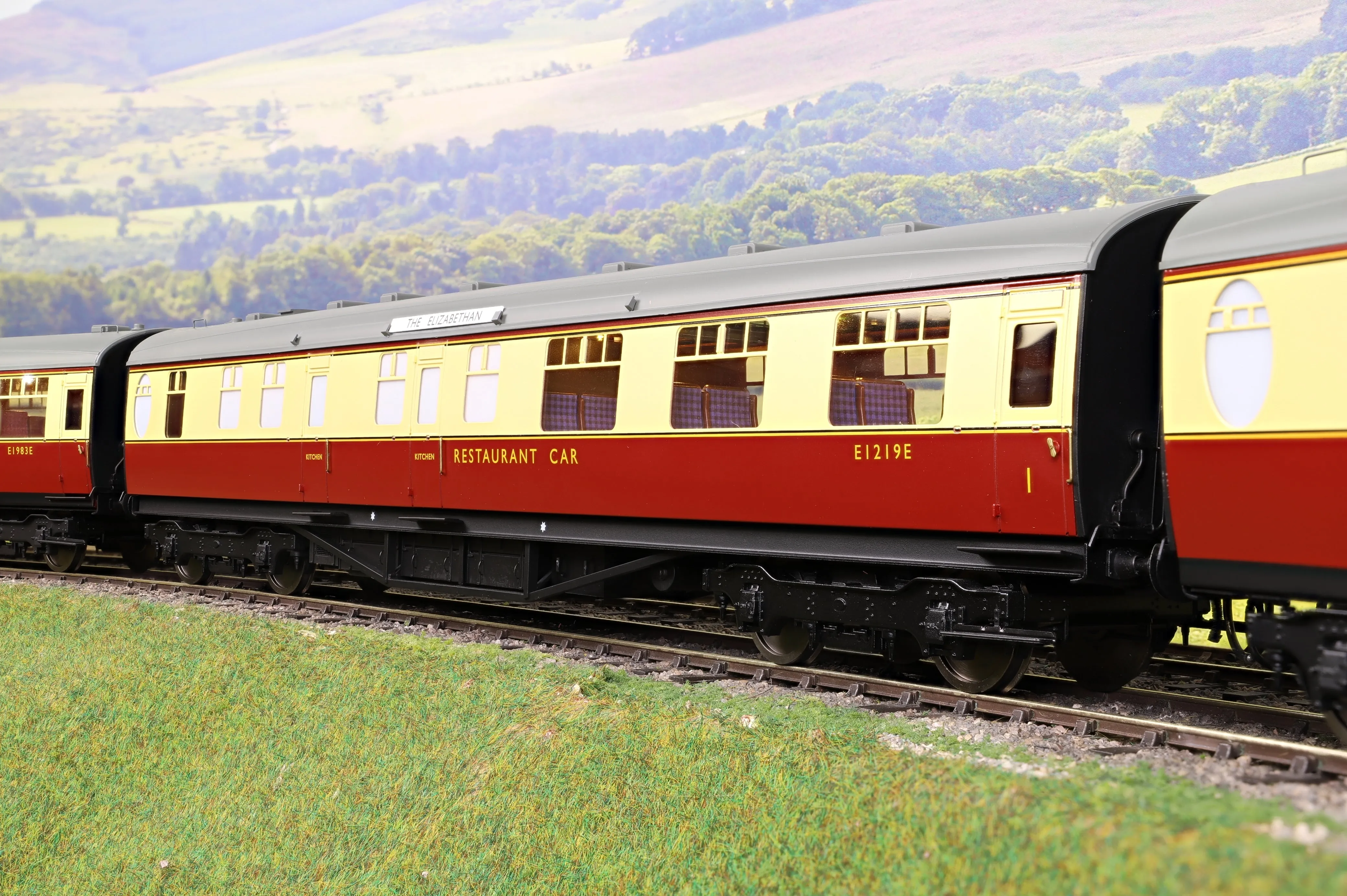 Darstaed D24-2-05RB Finescale O Gauge BR (Ex-LNER) Thompson Mainline RF (Restaurant First with Kitchen) Coach, Crimson & Cream 'E1219E' (From 'The Elizabethan')