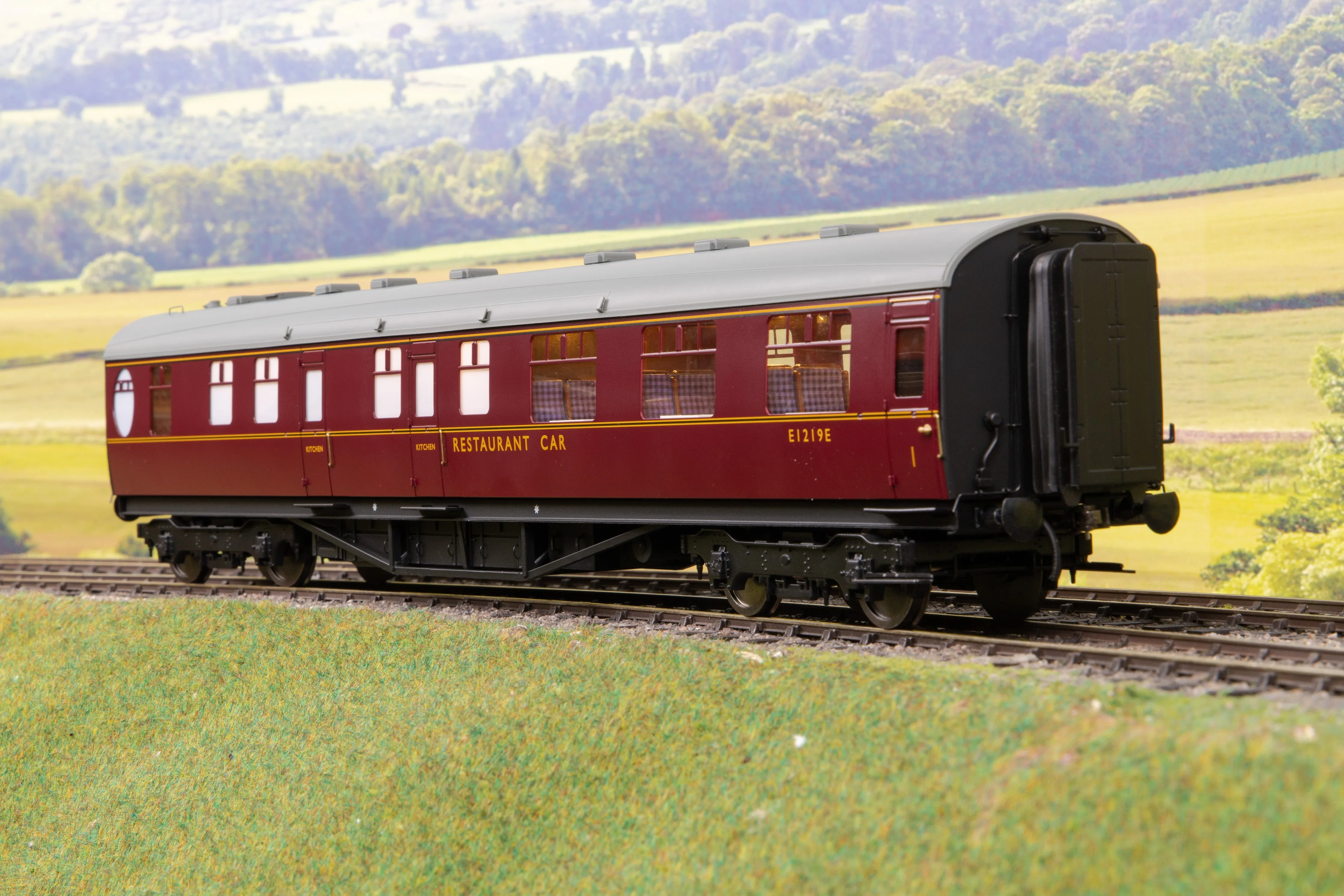 Darstaed D24-3-05RA Finescale O Gauge LNER Thompson Mainline RF (Restaurant First with Kitchen) Coach, Lined Maroon 'E1219E'