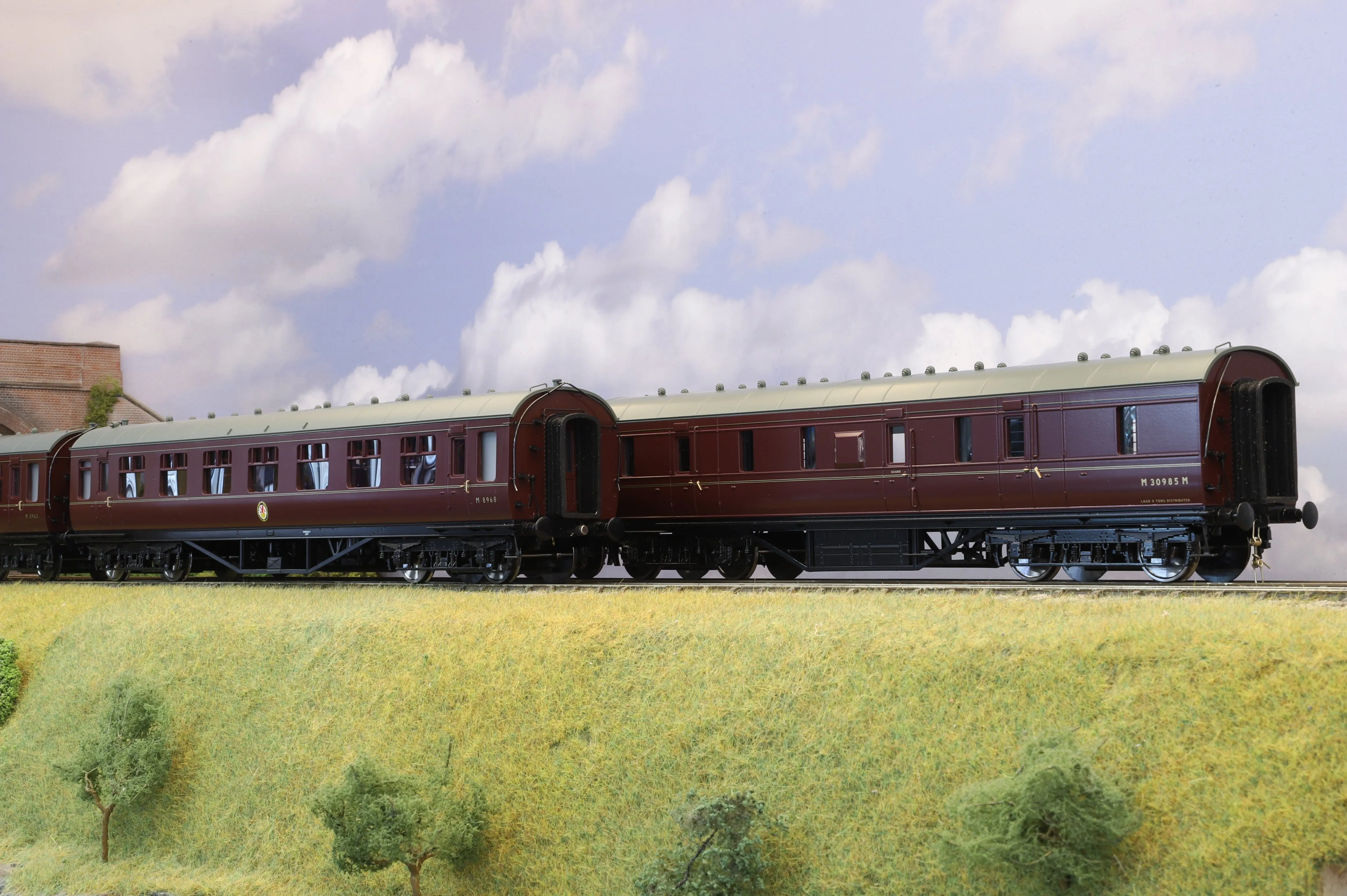 MTH Finescale O Gauge 4-Car LMS Standard Passenger Coach Set Lined Maroon